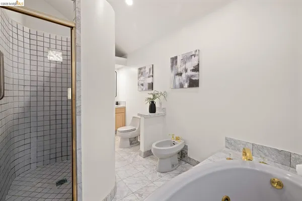 $1,599,000 | 6975 Charing Cross Road, Berkeley, CA 94705