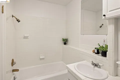 $1,599,000 | 6975 Charing Cross Road, Berkeley, CA 94705