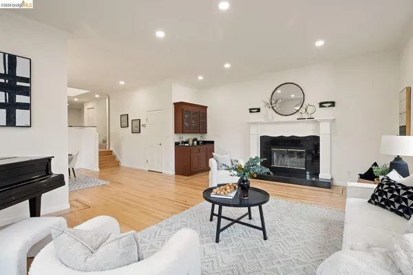 $1,599,000 | 6975 Charing Cross Road, Berkeley, CA 94705