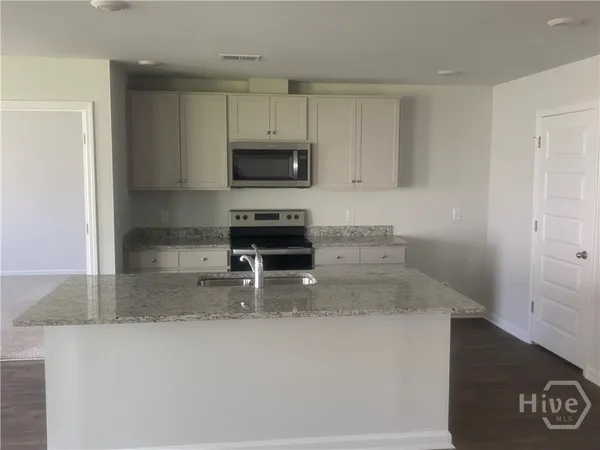 $2,000 | 474 Coconut Drive, Bloomingdale, GA 31302