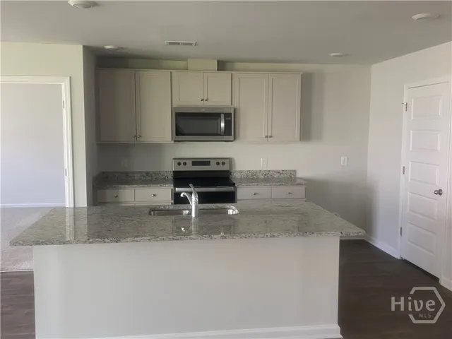 $2,400 | 474 Coconut Drive, Bloomingdale, GA 31302