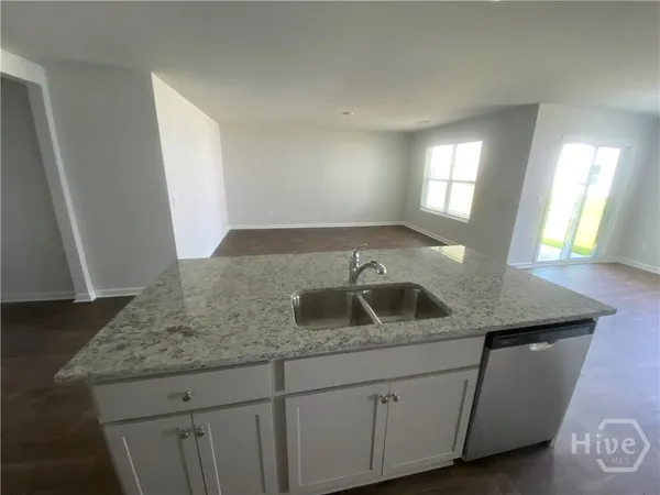 $2,000 | 474 Coconut Drive, Bloomingdale, GA 31302