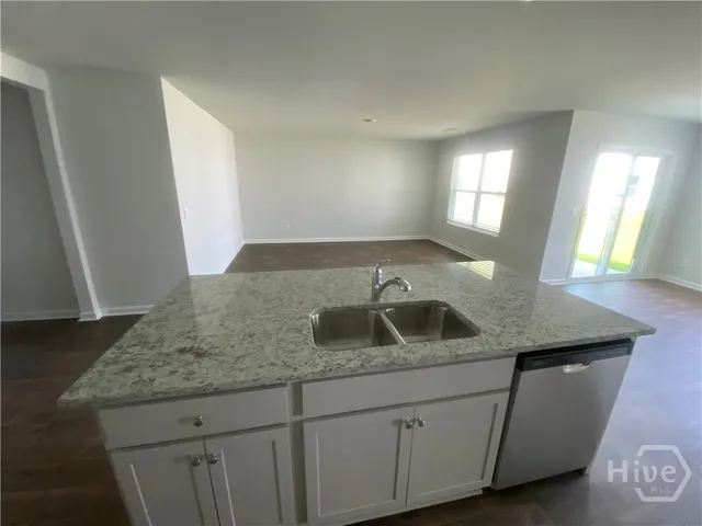 $2,400 | 474 Coconut Drive, Bloomingdale, GA 31302