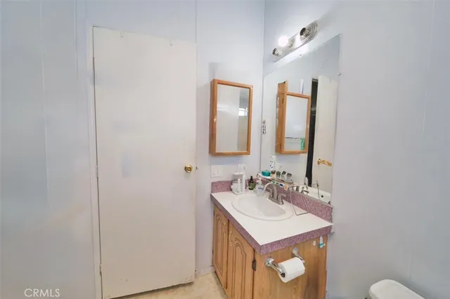 a view of backyard of the house