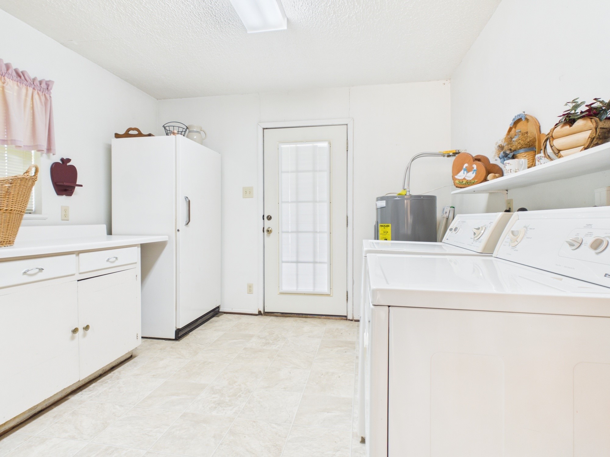 12 Harding Road Huntsville, TX 77340 - Photo 16 of 20 a utility room with dryer and washer