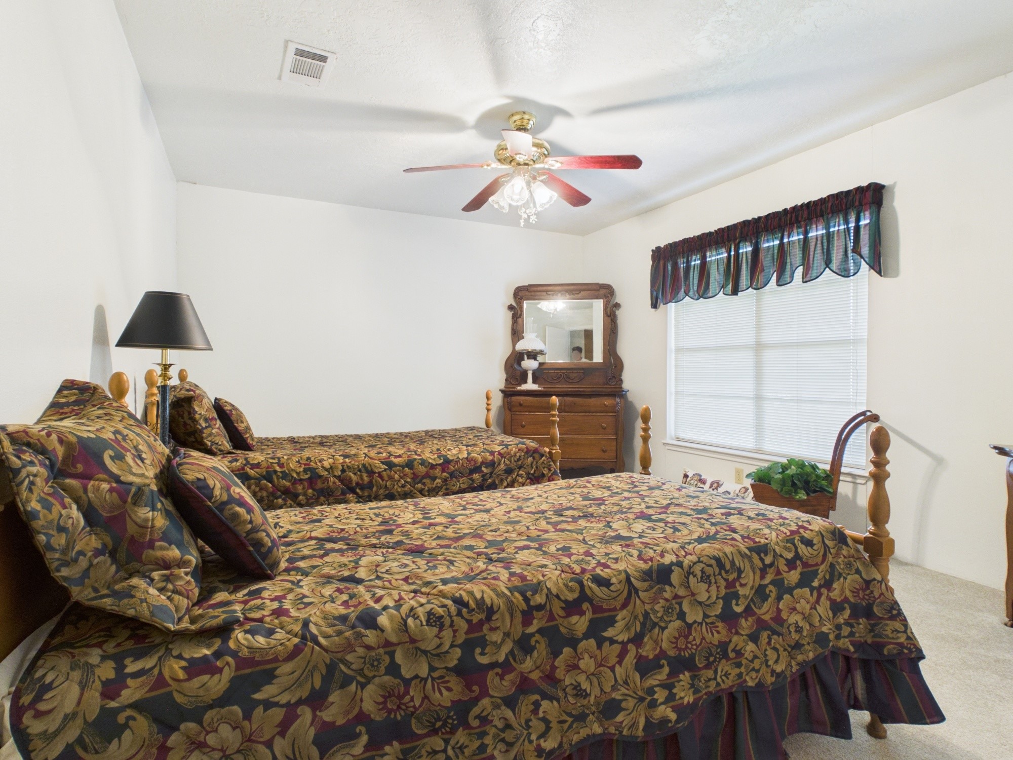 12 Harding Road Huntsville, TX 77340 - Photo 20 of 20 a bedroom with a bed and a dresser
