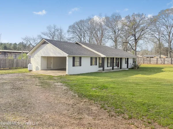 $259,500 | 35 East Lincoln Drive Northeast, Brookhaven, MS 39601