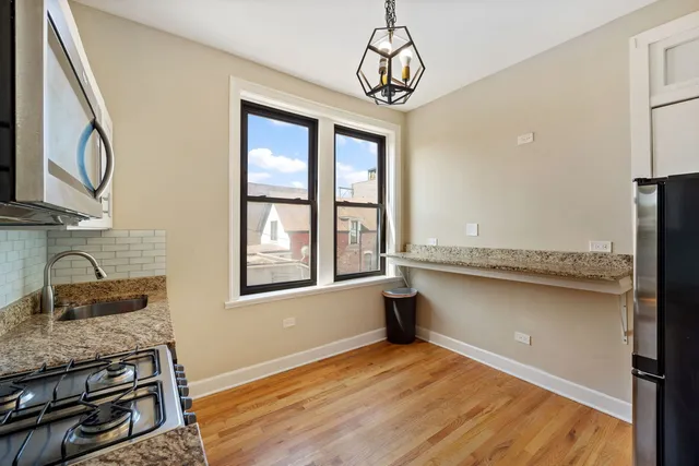 $2,200 | 2242 North Western Avenue, Unit 2F, Chicago, IL 60647