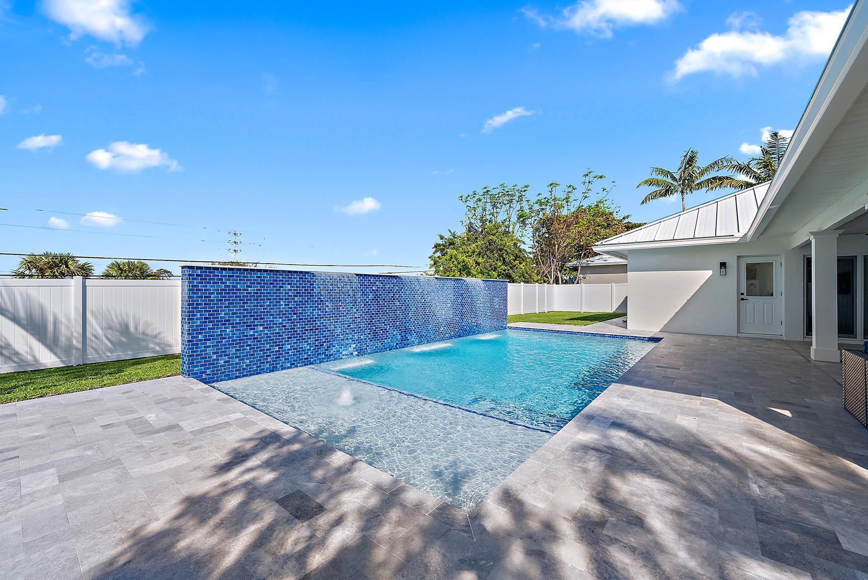 491 Sunset Way Juno Beach, FL 33408 - Photo 35 of 50 a view of a backyard