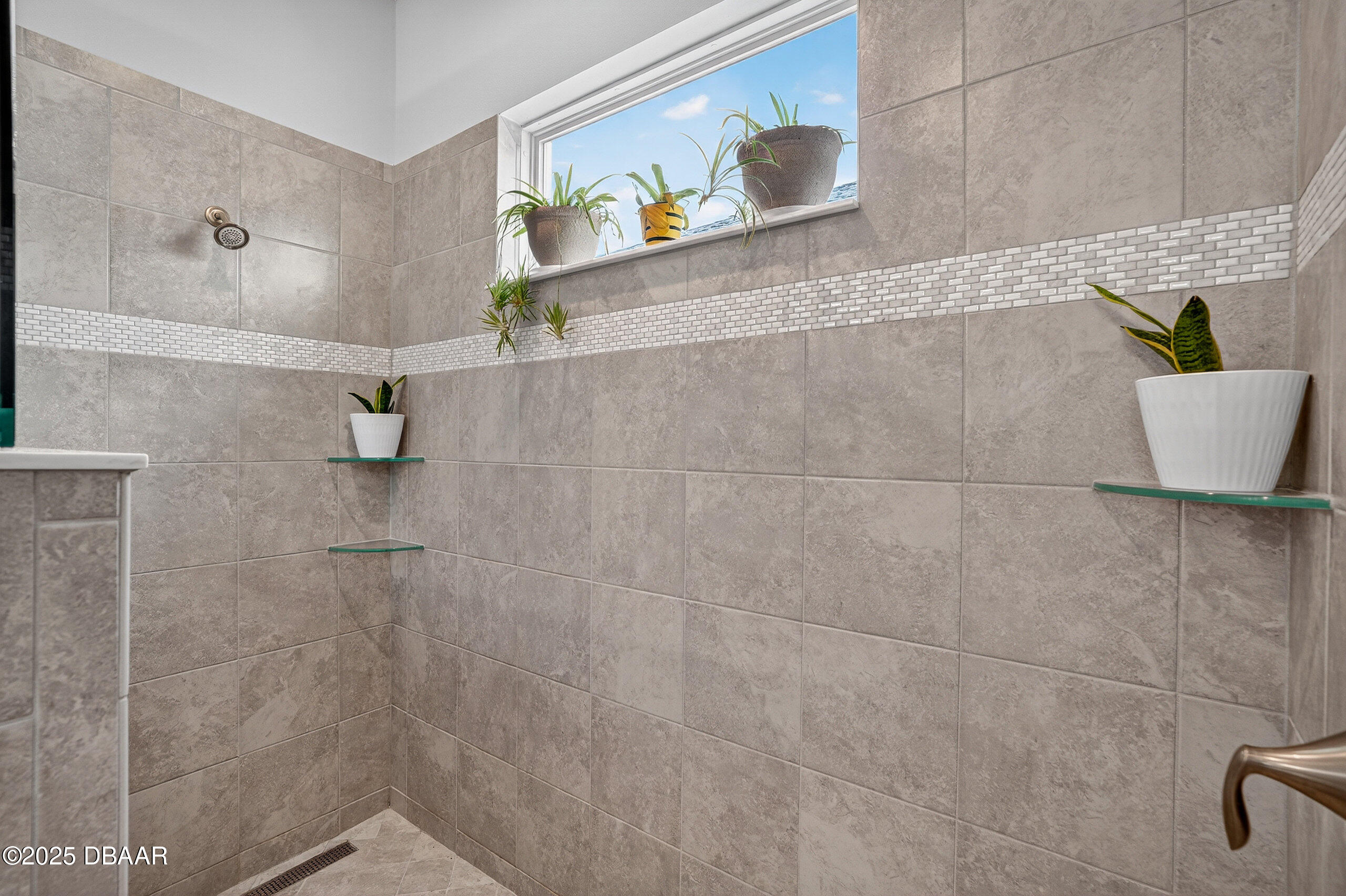 212 Fuchsia Street Daytona Beach, FL 32124 - Photo 26 of 54 a bathroom with a bathtub