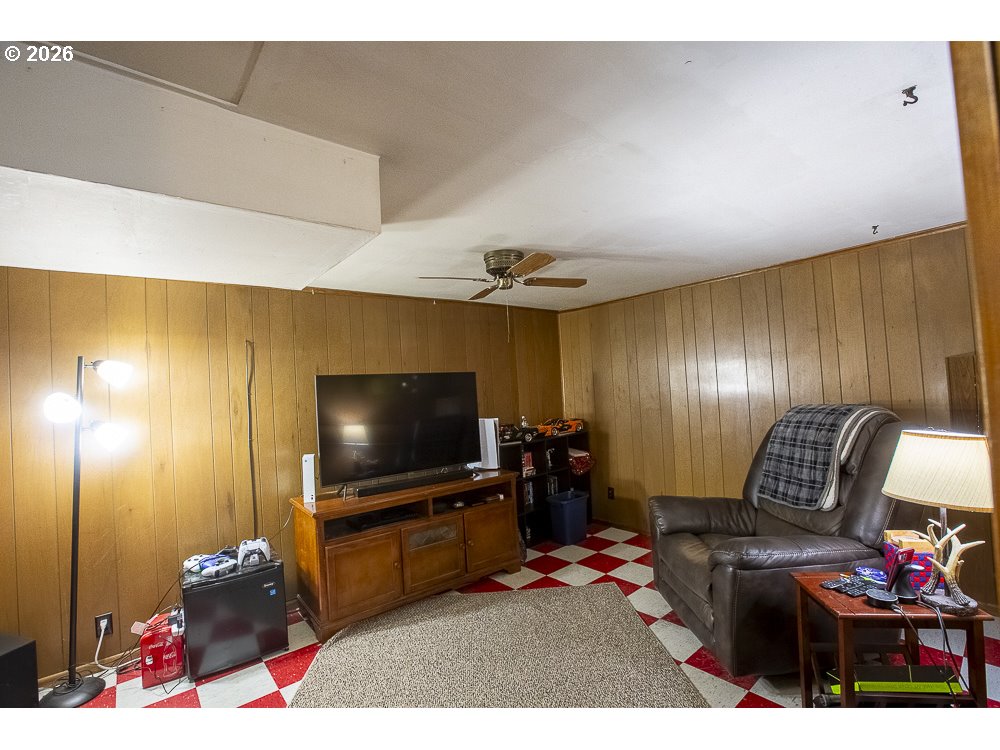 907 Fourth Street La Grande, OR 97850 - Photo 15 of 38