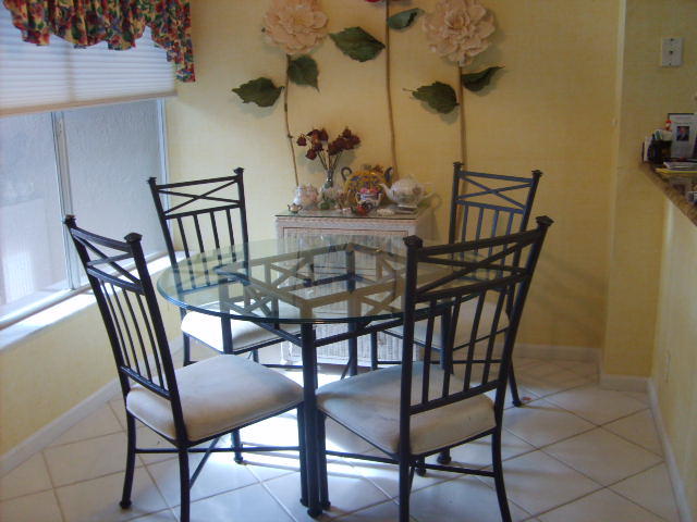 5344 Monterey Circle, Unit B Delray Beach, FL 33484 - Photo 3 of 26 BREAKFAST AREA