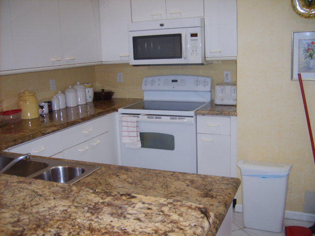 5344 Monterey Circle, Unit B Delray Beach, FL 33484 - Photo 4 of 26 KITCHEN AREA WITH GRANITE