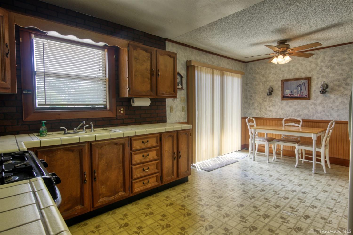 19640 Tucker Road Tehachapi, CA 93561 - Photo 14 of 44 Gallery Image 14