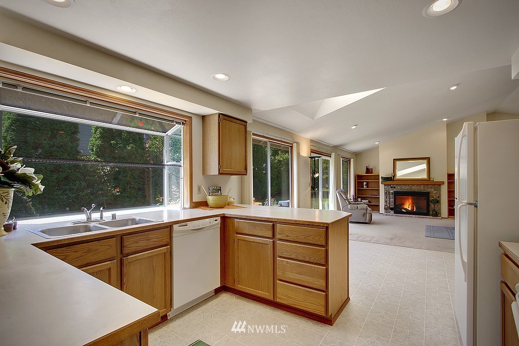 4701 Northeast 21st Street Renton, WA 98059 - Photo 3 of 15