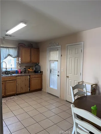 $325,000 | 142 White Street, Tulare, CA 93274