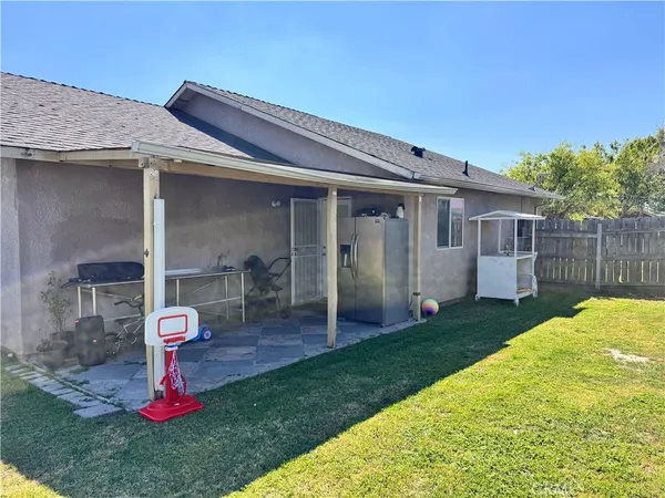 $325,000 | 142 White Street, Tulare, CA 93274