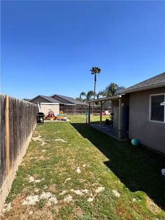$325,000 | 142 White Street, Tulare, CA 93274