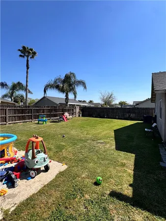 $325,000 | 142 White Street, Tulare, CA 93274