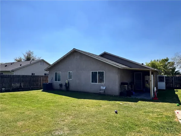 $325,000 | 142 White Street, Tulare, CA 93274
