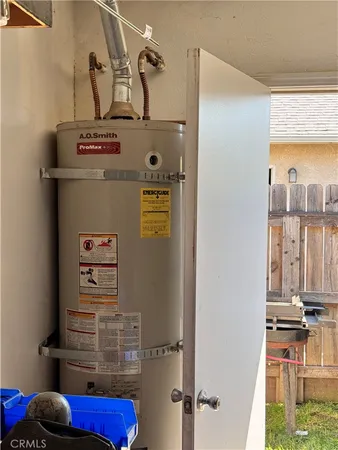 $325,000 | 142 White Street, Tulare, CA 93274