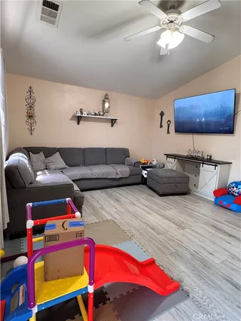 $325,000 | 142 White Street, Tulare, CA 93274