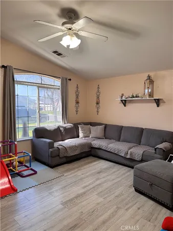 $325,000 | 142 White Street, Tulare, CA 93274