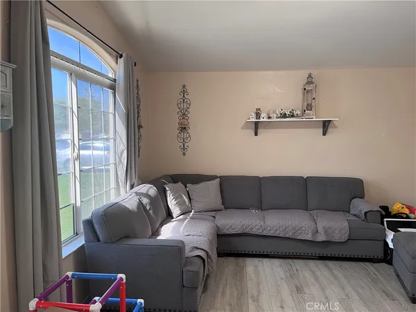 $325,000 | 142 White Street, Tulare, CA 93274