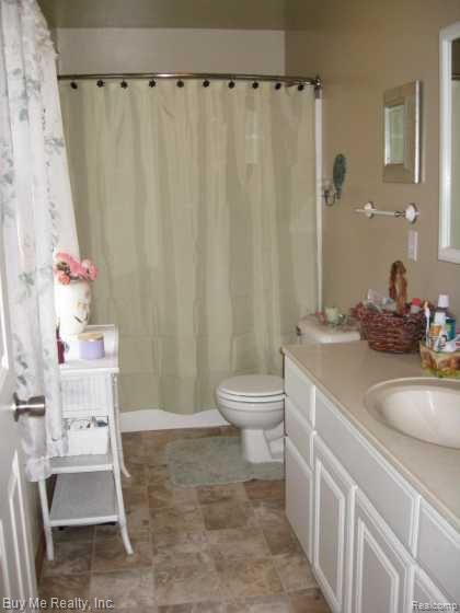 24317 Carleton West Road Belleville, MI 48111 - Photo 21 of 23 Master Bath