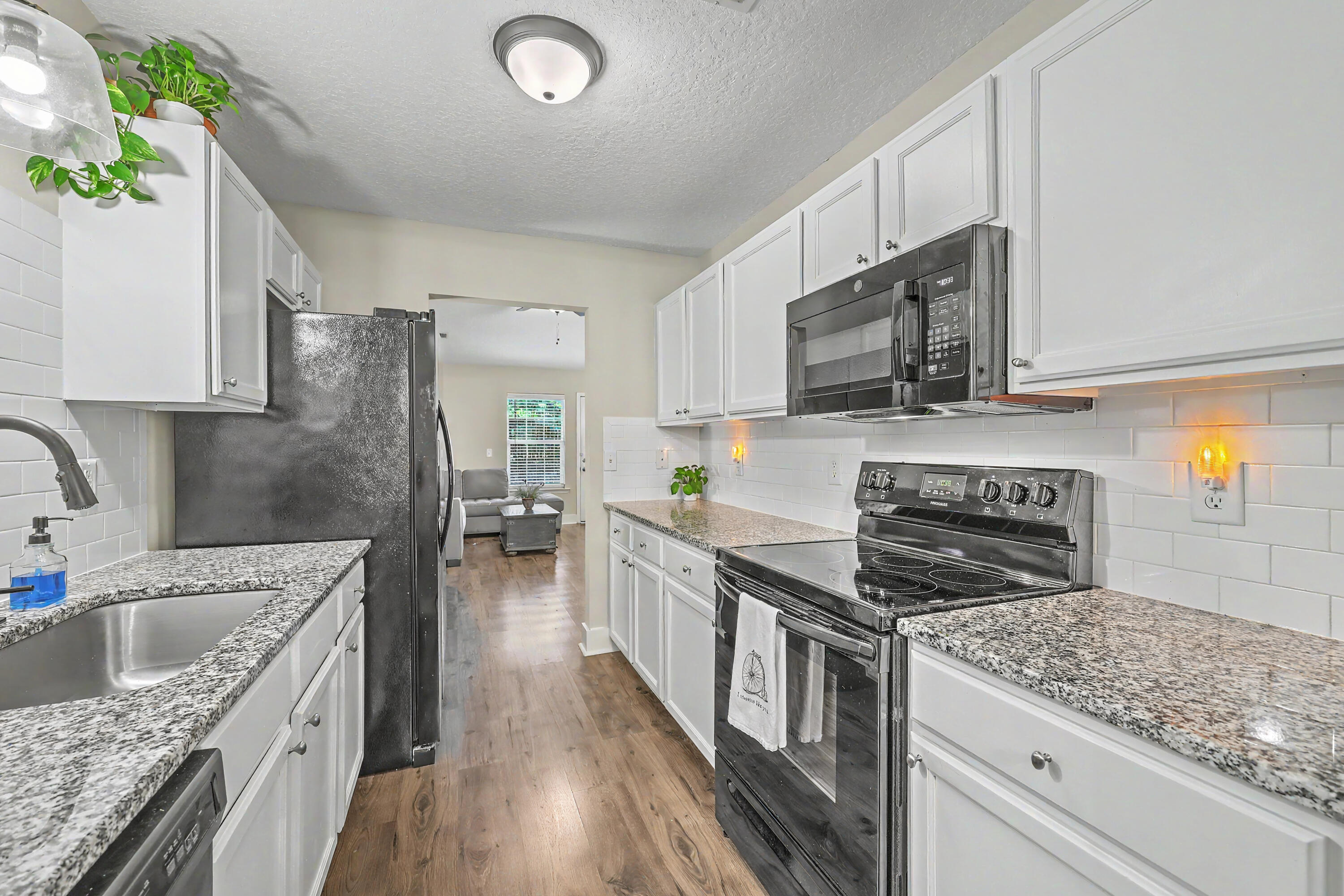 7868 Montview Road North Charleston, SC 29418 - Photo 23 of 46 7868 Montview_Kitchen