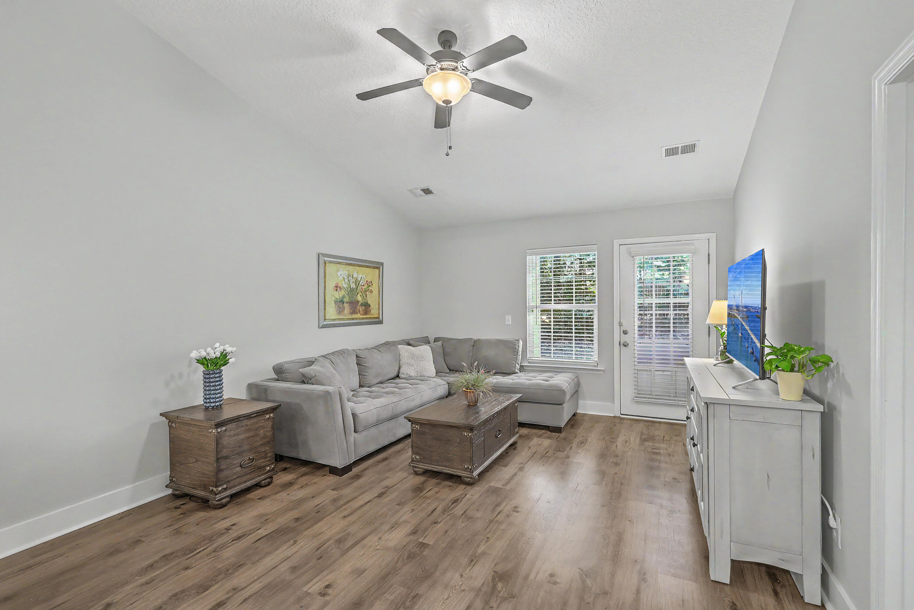 7868 Montview Road North Charleston, SC 29418 - Photo 25 of 46 7868 Montview_Living Room