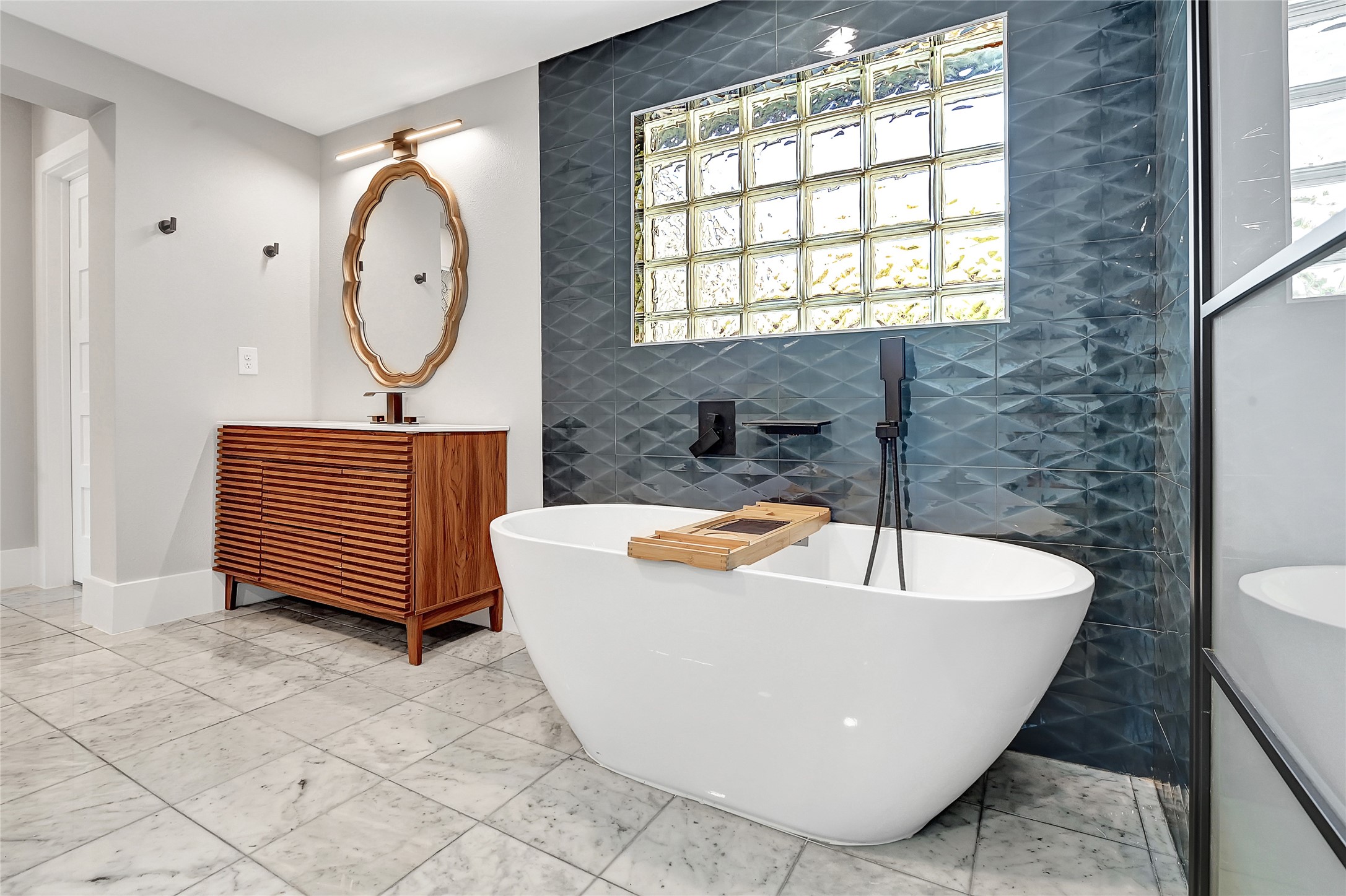 3343 Tampa Street Houston, TX 77021 - Photo 20 of 41 a view of a bathtub in a room