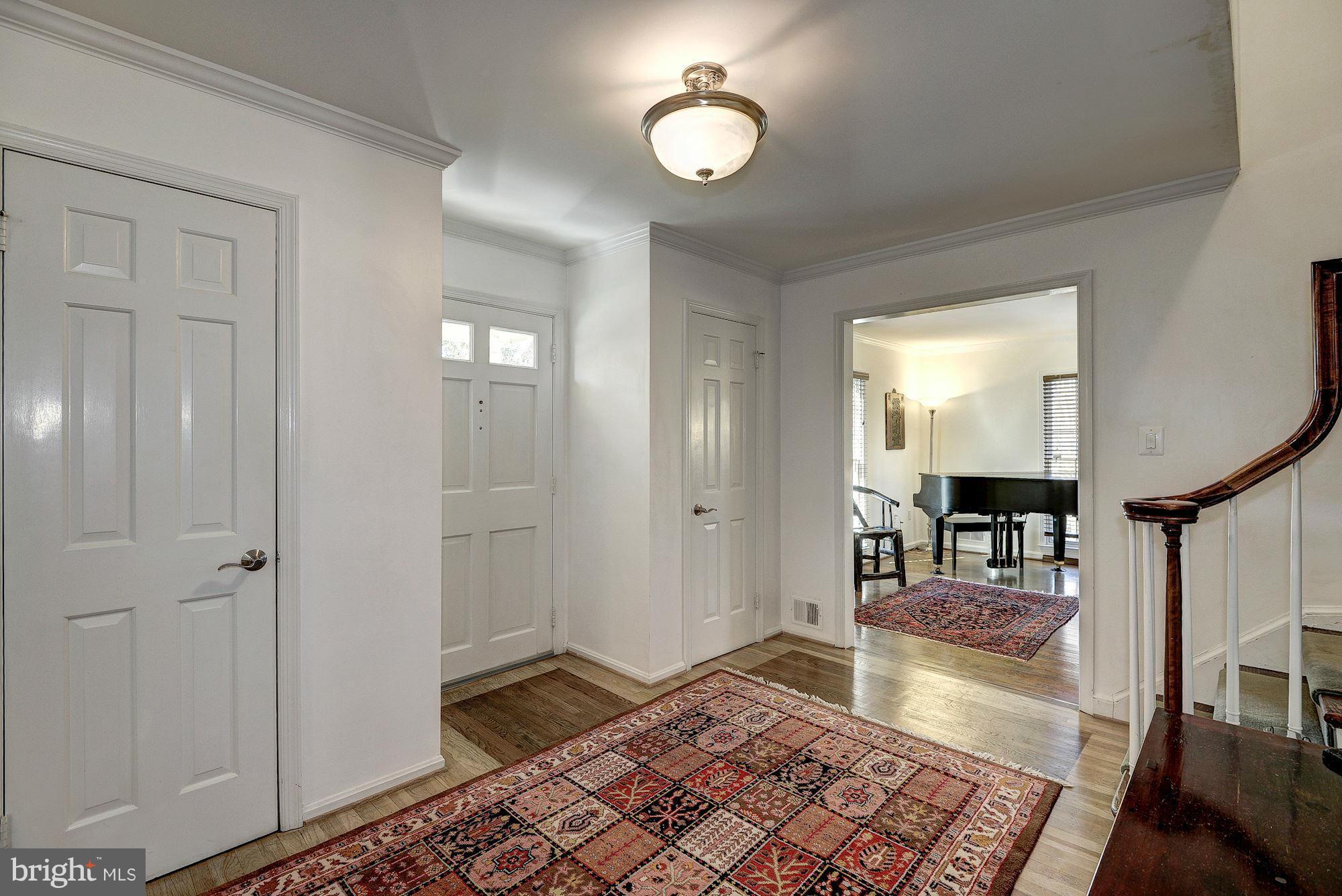 5827 Bent Twig Road McLean, VA 22101 - Photo 2 of 30 Interior (General)