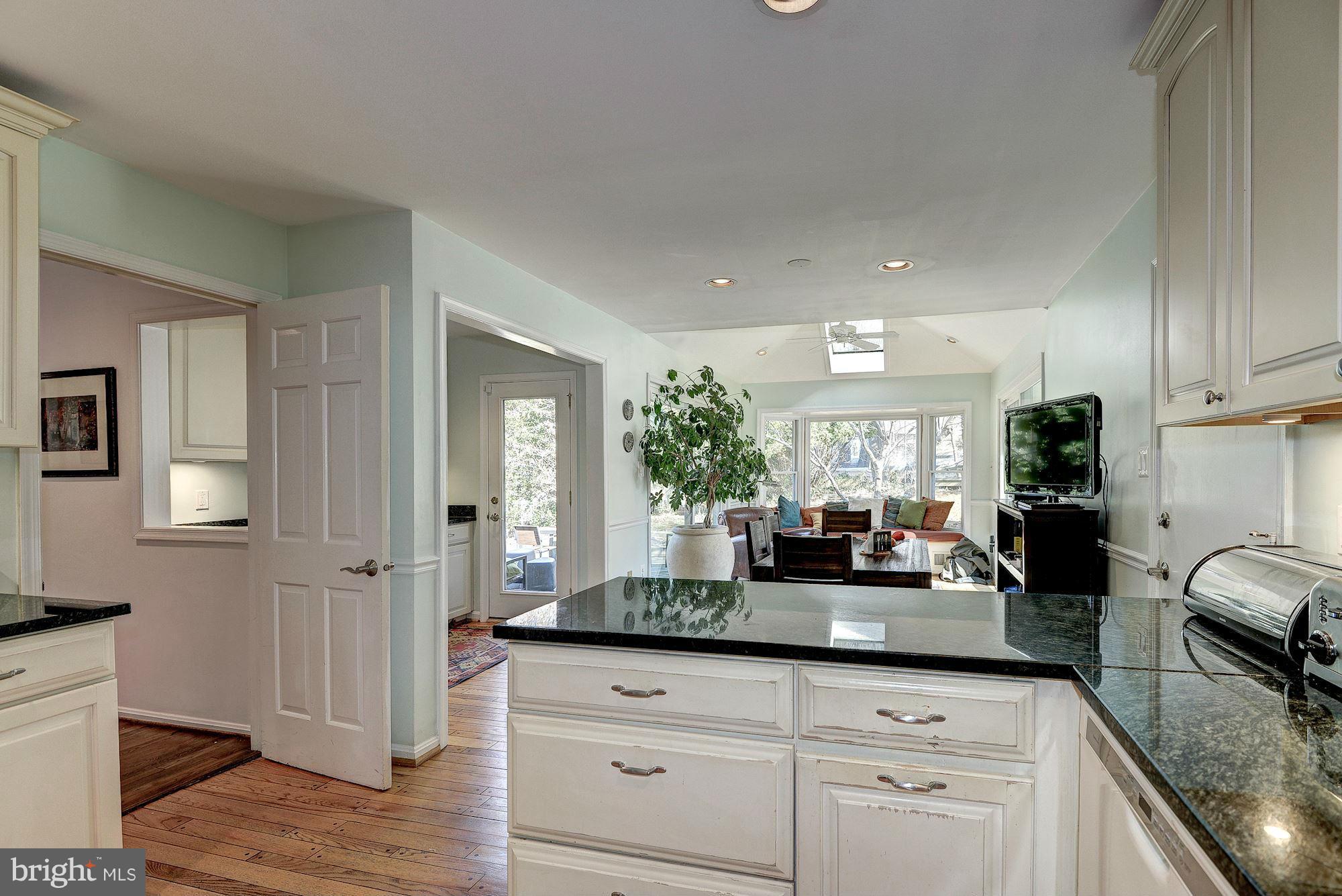 5827 Bent Twig Road McLean, VA 22101 - Photo 11 of 30 Kitchen
