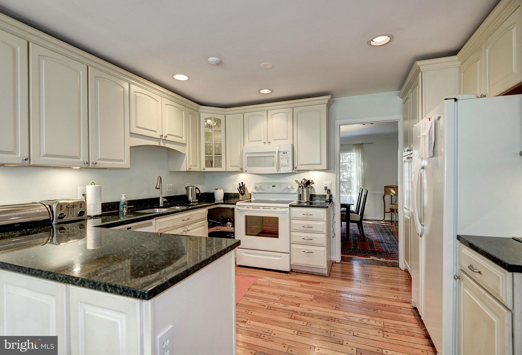 5827 Bent Twig Road McLean, VA 22101 - Photo 12 of 30 Kitchen