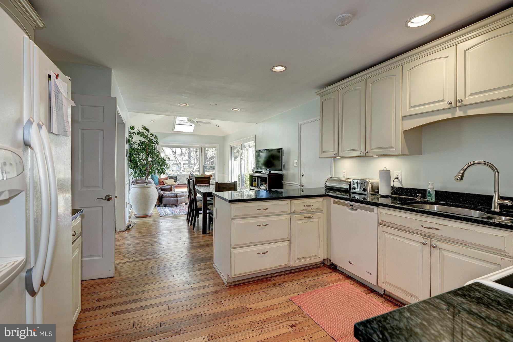 5827 Bent Twig Road McLean, VA 22101 - Photo 9 of 30 Kitchen