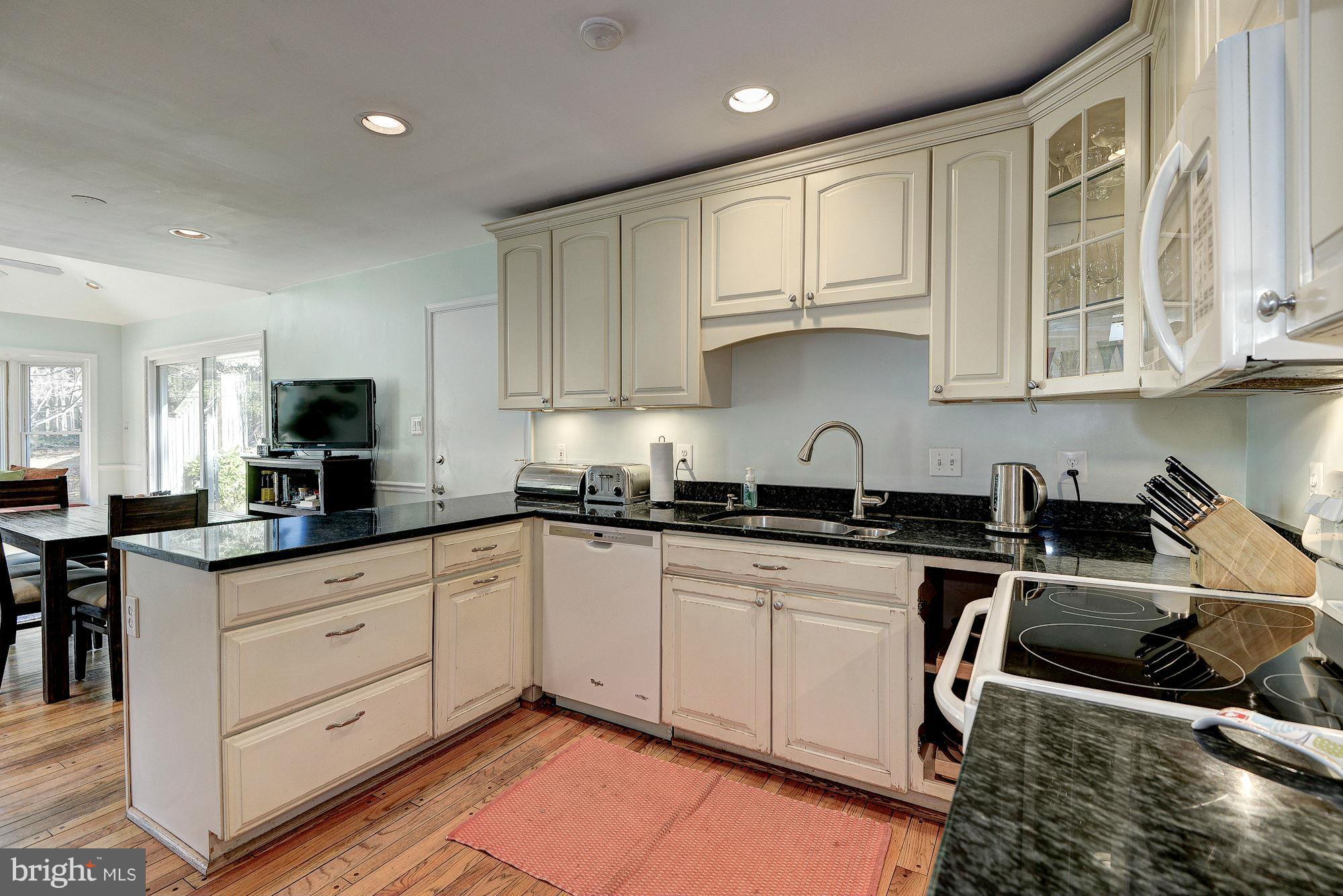 5827 Bent Twig Road McLean, VA 22101 - Photo 10 of 30 Kitchen