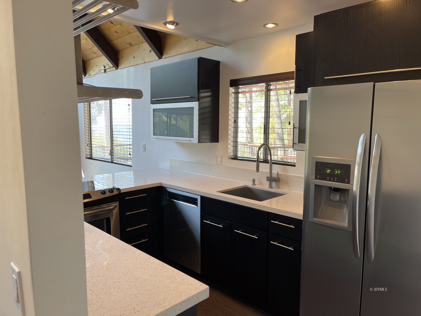 53155 Double View Drive Idyllwild, CA 92549 - Photo 17 of 47 Kitchen