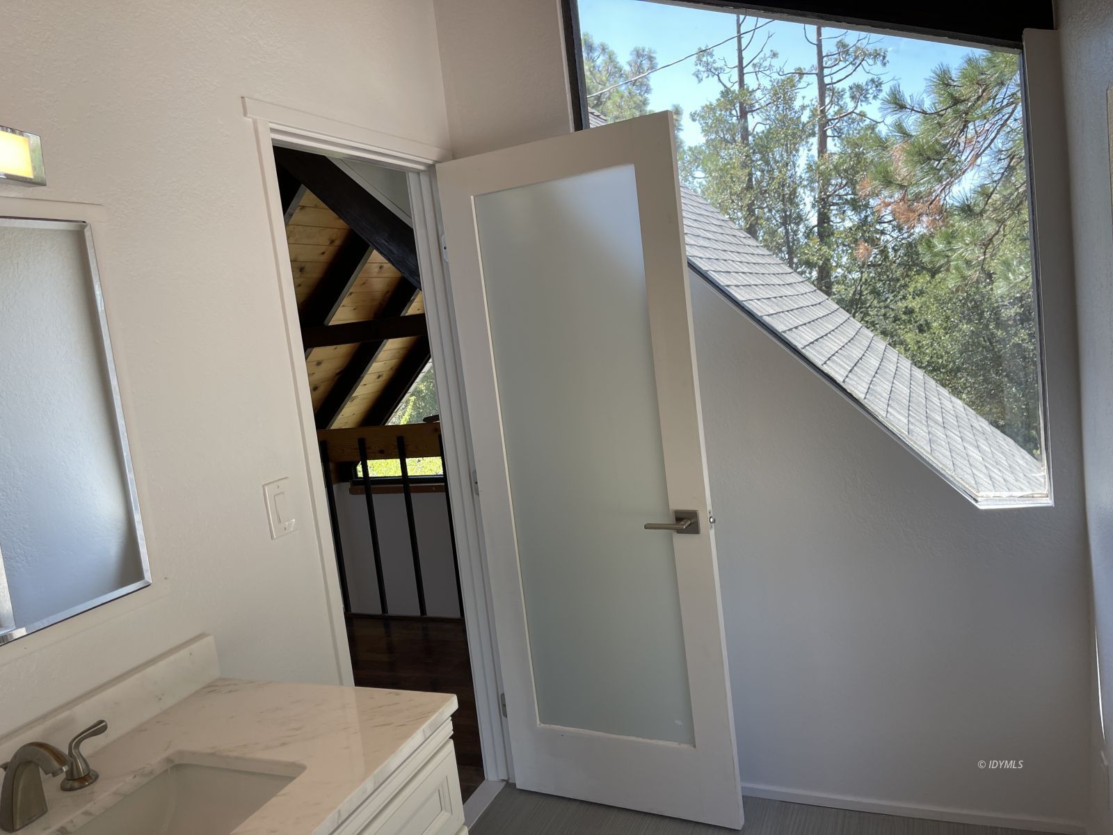 53155 Double View Drive Idyllwild, CA 92549 - Photo 29 of 47 Master Bathroom