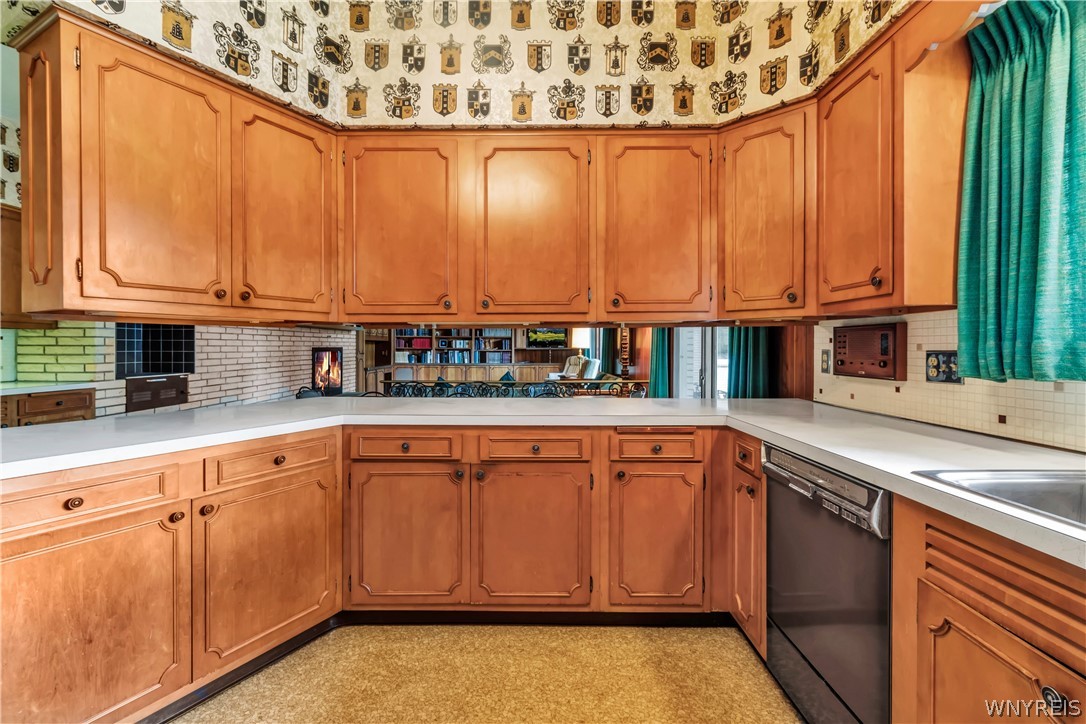 648 Lebrun Road Amherst, NY 14226 - Photo 12 of 50