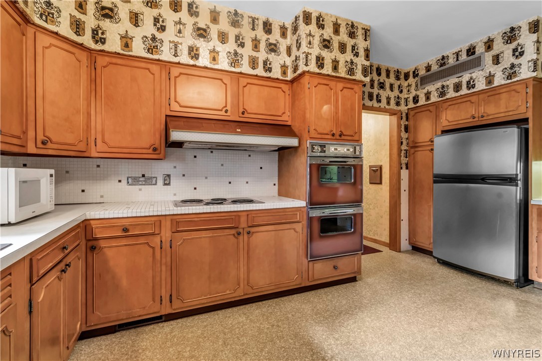 648 Lebrun Road Amherst, NY 14226 - Photo 13 of 50