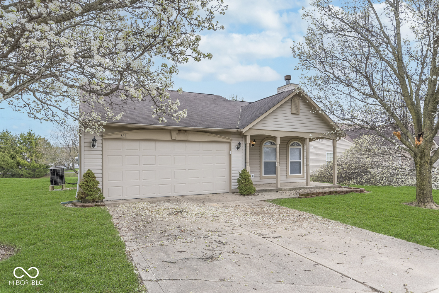 381 Longview Bend Brownsburg, IN 46112 - Photo 2 of 27