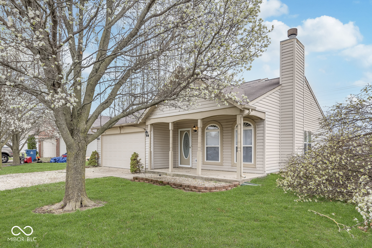 381 Longview Bend Brownsburg, IN 46112 - Photo 3 of 27