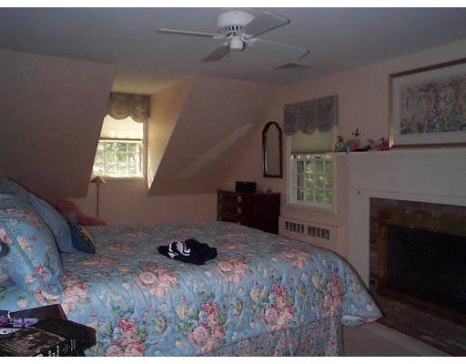 28 Gaskins Road Milton, MA 02186 - Photo 6 of 12 Gallery Image 6