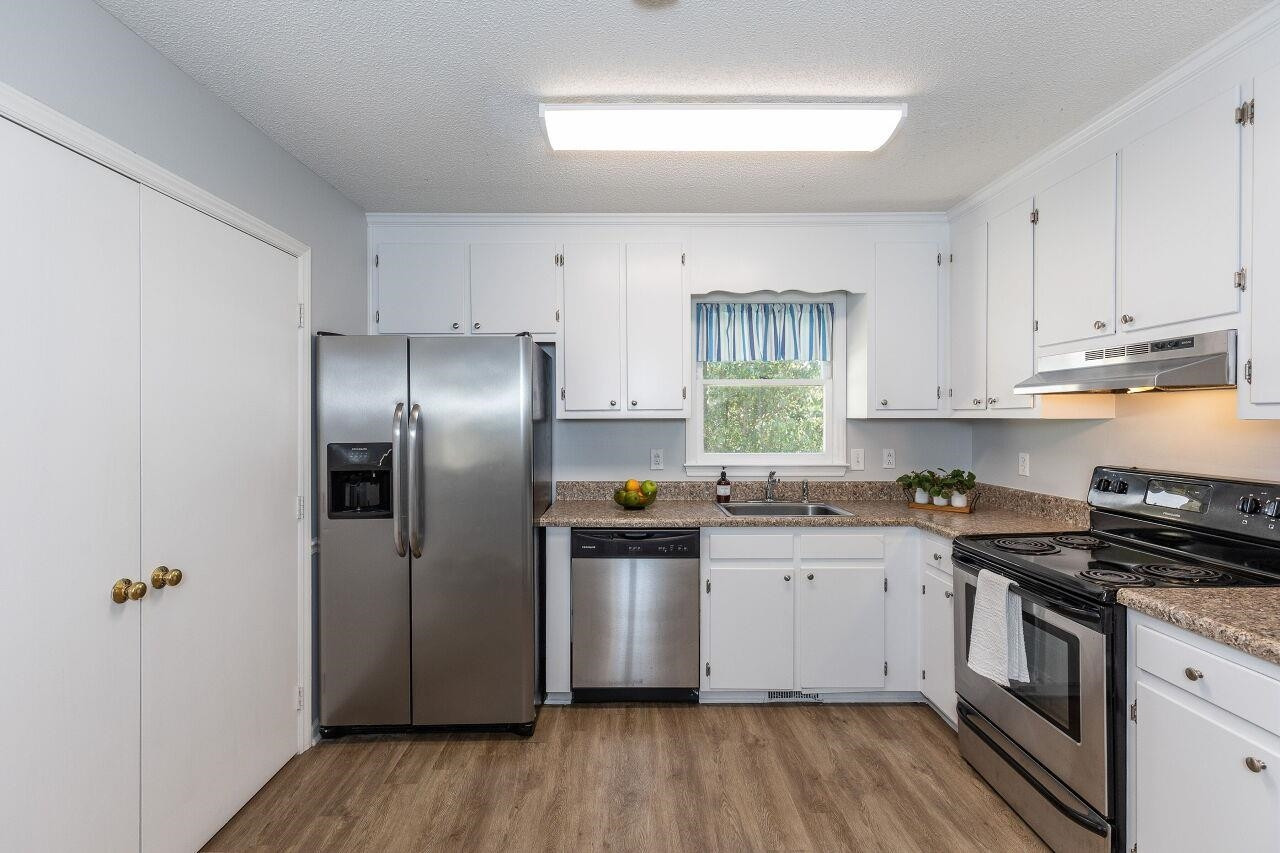 4100 Willow Haven Court Raleigh, NC 27616 - Photo 11 of 31 Kitchen