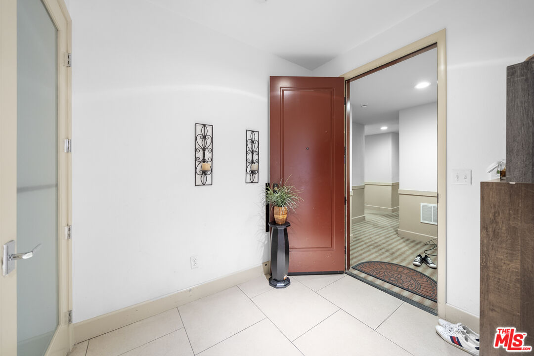 848 Irolo Street, Unit 105 Los Angeles, CA 90005 - Photo 9 of 18