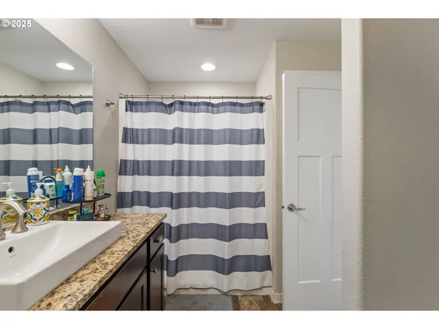 $395,000 | 409 South State Street, Sutherlin, OR 97479