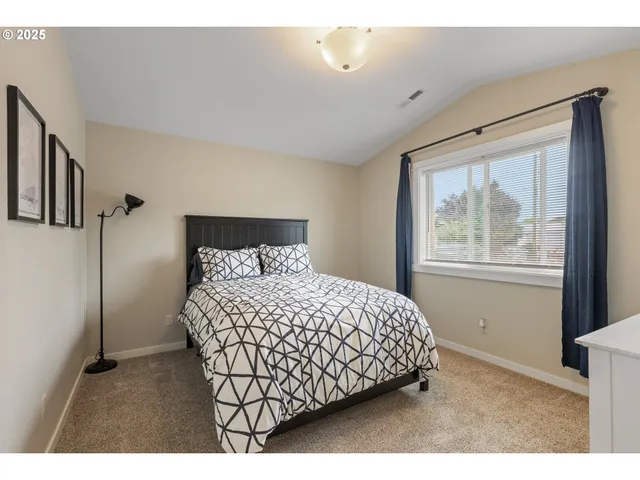 $395,000 | 409 South State Street, Sutherlin, OR 97479