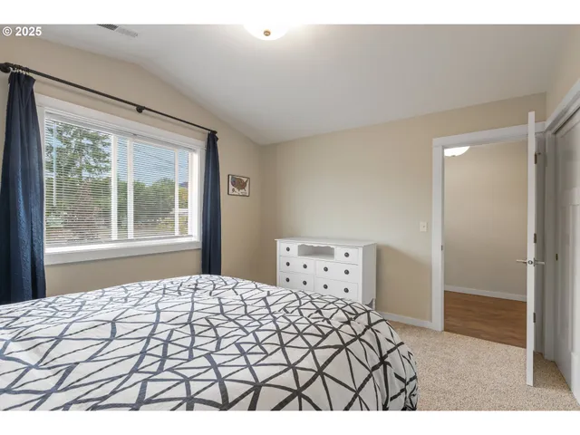 $395,000 | 409 South State Street, Sutherlin, OR 97479