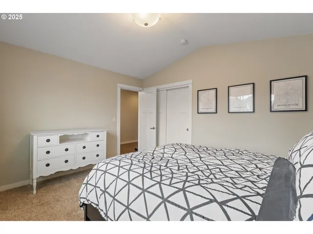 $395,000 | 409 South State Street, Sutherlin, OR 97479